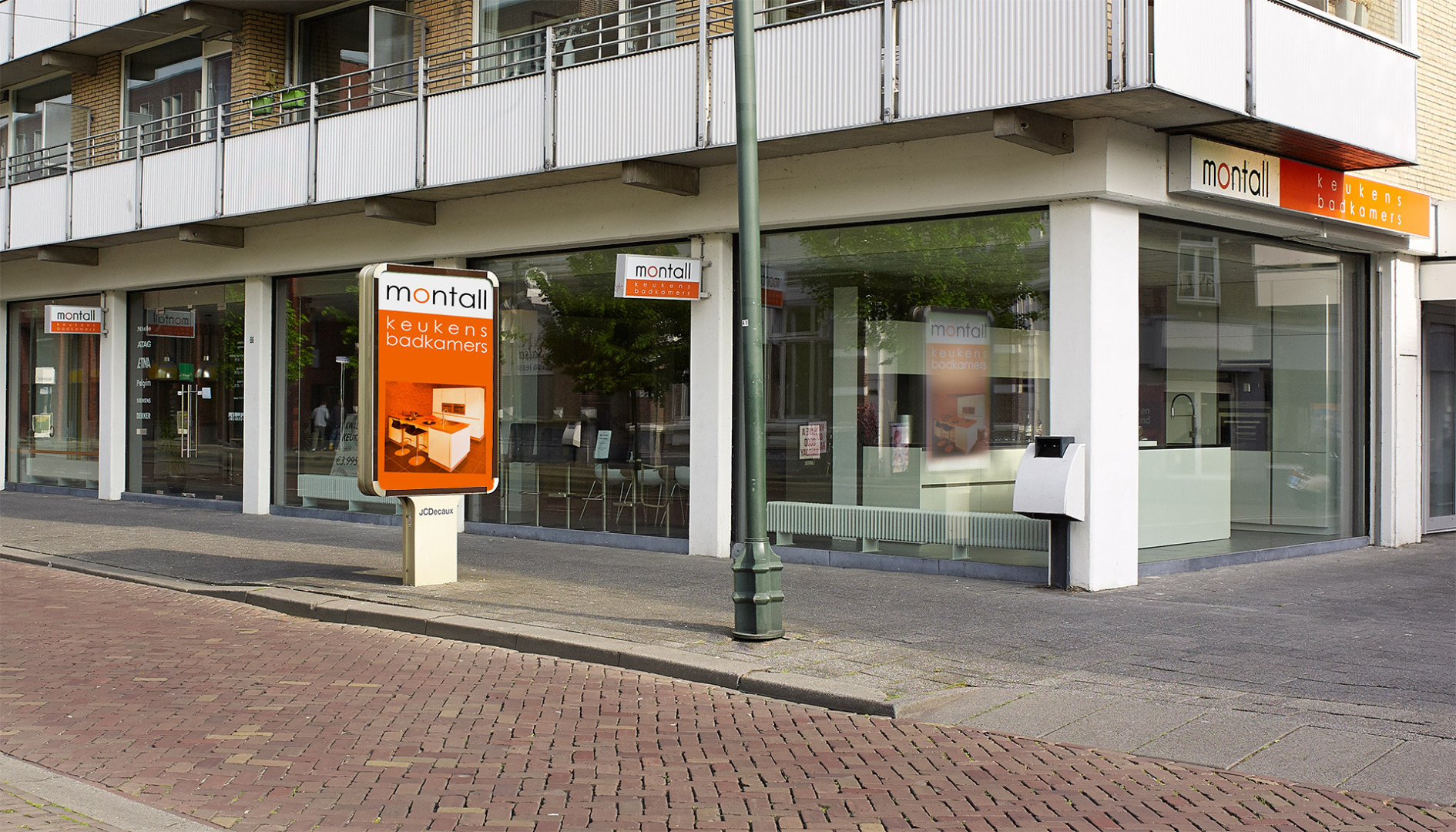 Montall Keukens, Van Coothplein 36, Breda heeft een assortiment keukens van zeer betaalbaar tot erg luxueus. De compacte organisatie staat garant voor korte lijnen en veel aandacht, waardoor deze keukenmensen er voor kunnen zorgen dat u exact de keuken krijgt die u voor ogen stond en er voor garant kunnen staan dat u nog vele jaren ongestoord keukenplezier heeft. Mocht u desondanks toch een klein probleem of een reparatie aan uw keuken hebben, dan zorgt het archief van Montall Keukens dat de gewenste onderdelen snel besteld en geleverd kunnen worden.