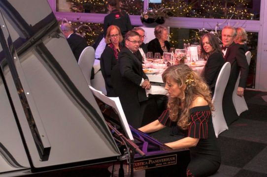 NICO HERMANS PhotoGraphix heeft de evenementenfotografie voor het Glazen Restaurant gedaan.